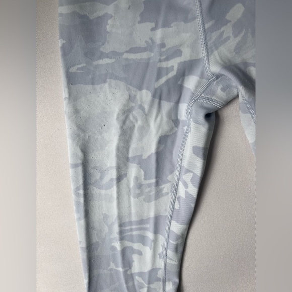 Lululemon Light Gray Camo Leggings Size 2 - Picture 6 of 7